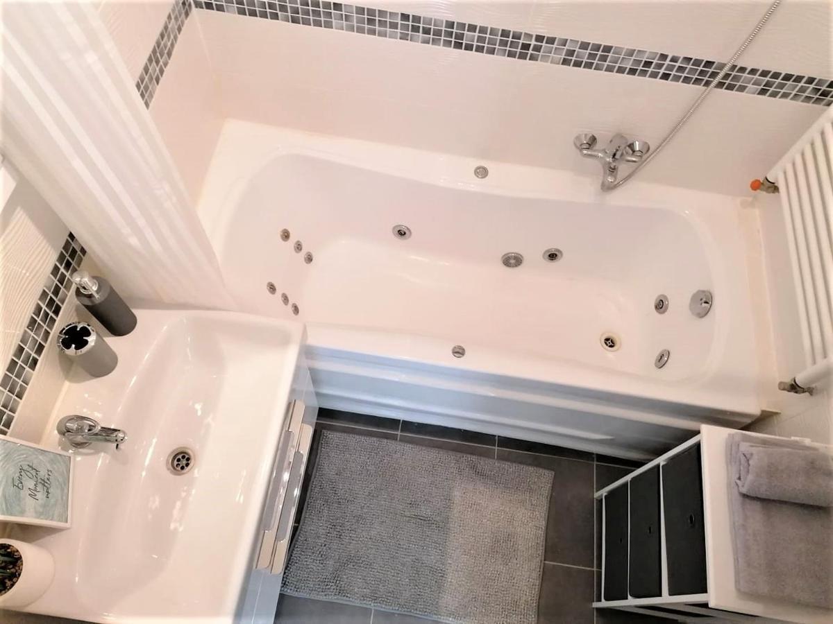 אגר Sweet Central Apartment ,In The City Center מראה חיצוני תמונה